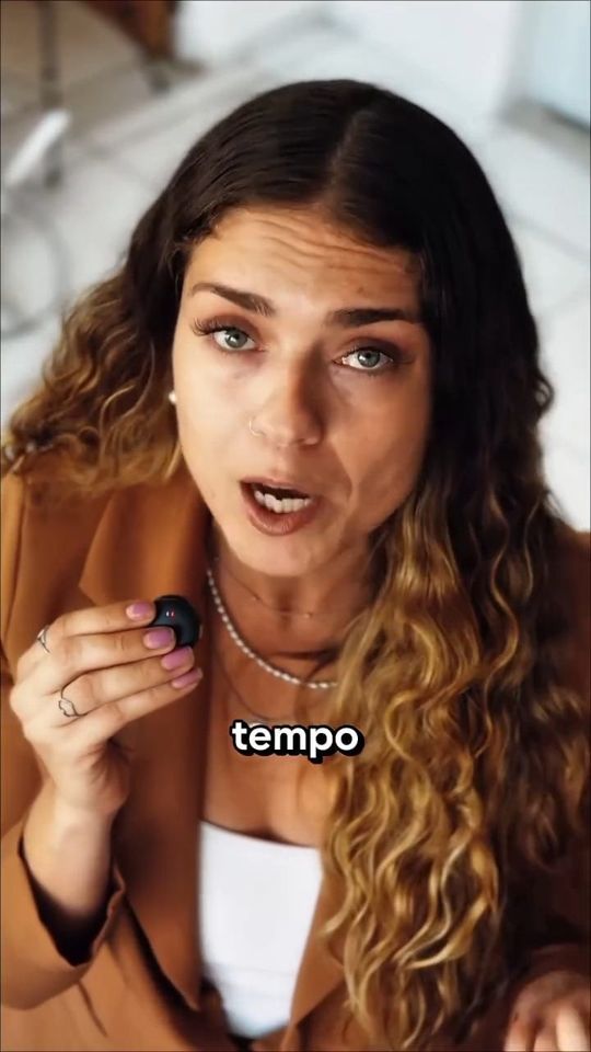 Vídeo: enquanto vocês vivem o amor, a DEC cuida da burocracia